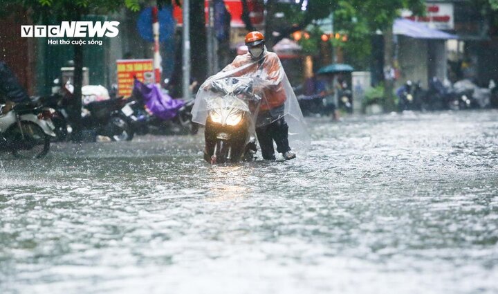 Cảnh báo ngập nhiều tuyến phố Hà Nội ngày 22/9 và dự báo thời tiết 10 ngày- Ảnh 1.