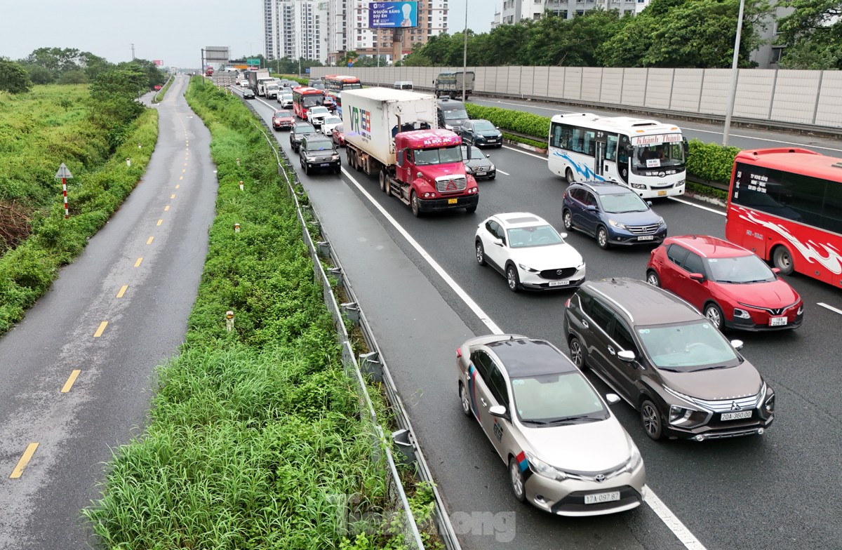 Mưa tầm tã cả ngày, cao tốc Pháp Vân - Cầu Giẽ ùn tắc nhiều giờ- Ảnh 5.