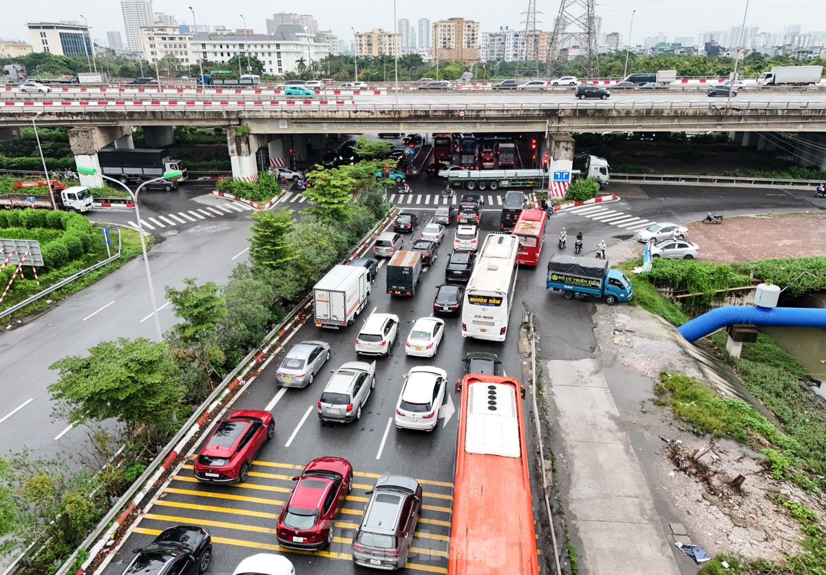 Mưa tầm tã cả ngày, cao tốc Pháp Vân - Cầu Giẽ ùn tắc nhiều giờ- Ảnh 6.